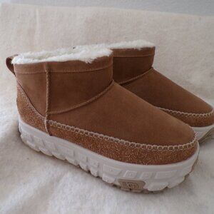 NEW UGG Venture Daze Ultra Mini Size Mens 10 Womens 11 Unisex Boots